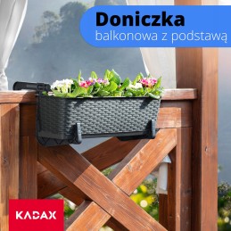 Balkono vazonas su rankenomis pasirūpins Jūsų gėlėmis