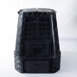 Ištisus metus veikiantis termokomposteris iš plastiko – 740 litrų talpos.