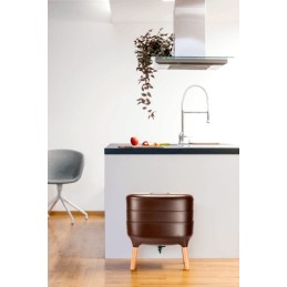 Vermikomposterinis komposteris balkonui namuose