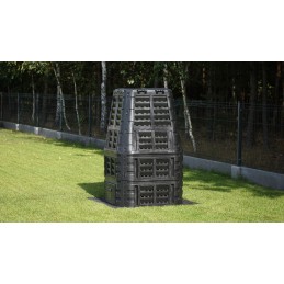 740l komposteris + IES40 šaligatvio grotelės, 1kg komposteris, kastuvas.