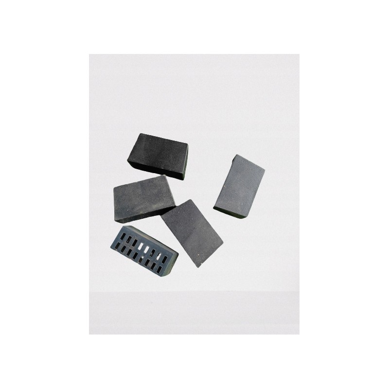 Plastic trapeze ventilation plug for hive