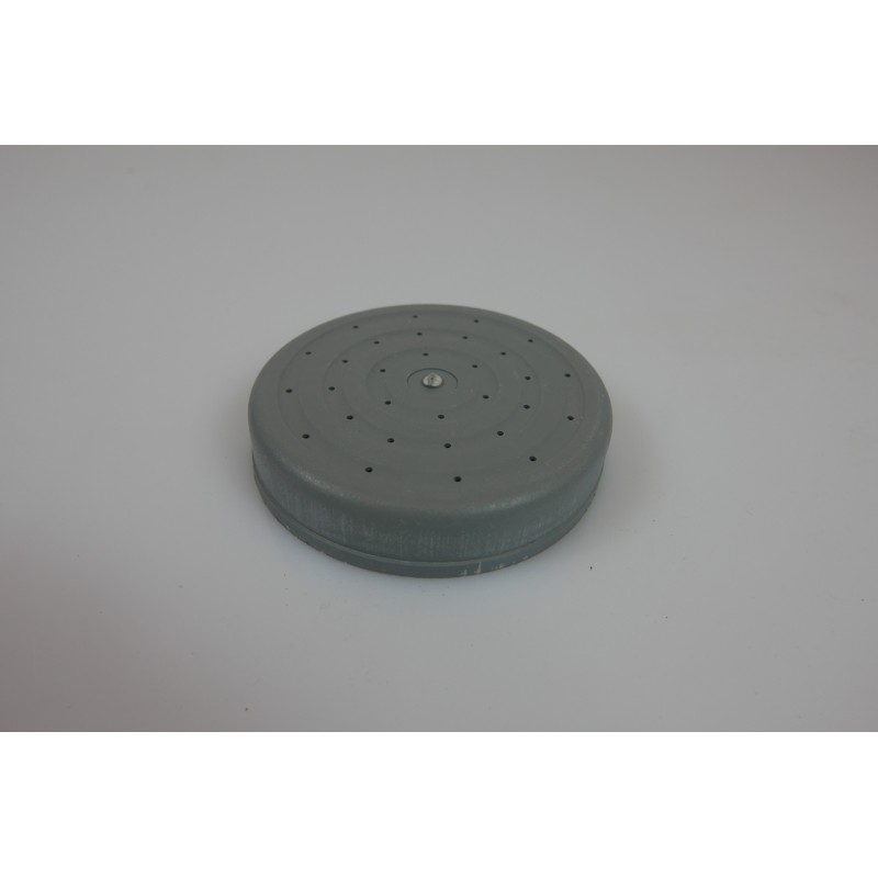 Bee feeding cap for a jar.