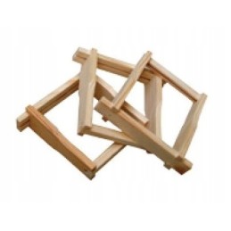 Medinis vestuvinio avilio karkasas, surinktas Medinis vestuvinio avilio karkasas