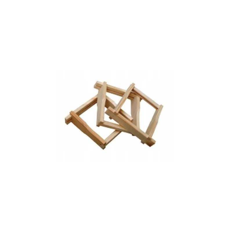 Medinis vestuvinio avilio karkasas, surinktas Medinis vestuvinio avilio karkasas