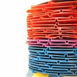 Kiekvienam aviliui 8 išėjimų plastikinė tvora