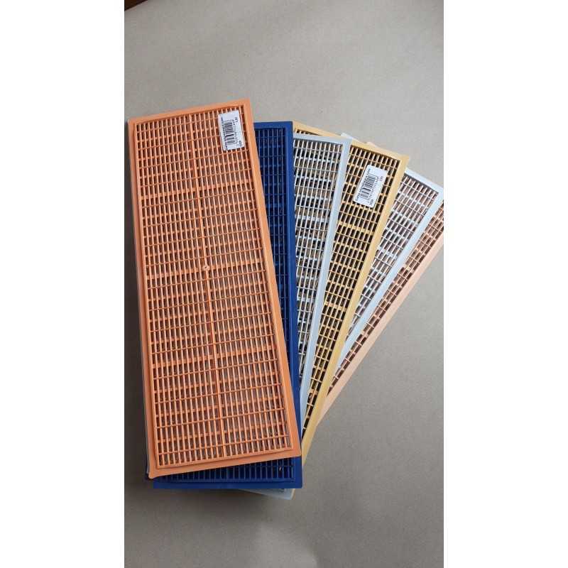 Įvairiaspalvės bitininkystės vėdinimo plytelės