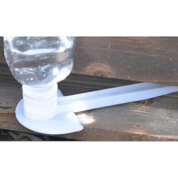 Bičių girdykla su užsukamu dangteliu ant butelio