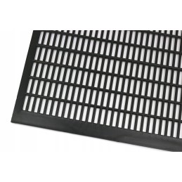 Juodos, horizontalios, storos, plastikinės pertvaros, skirtos bityne