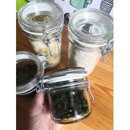 Sandarus stiklinis indas su stikliniu dangteliu, 200ml