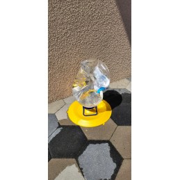 Klasikinis bičių laistytuvas skirtas nuo 4 iki 6 litrų talpos buteliams.