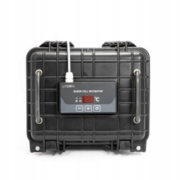 Nešiojamas inkubatorius, skirtas 12V karalienės ląstelėms transportuoti.