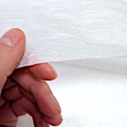 Neperšlampamas neaustinis audinys dangoms, dažymo darbams, apsauginiams užvalkalams