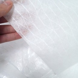 Neperšlampamas neaustinis audinys dangoms, dažymo darbams, apsauginiams užvalkalams