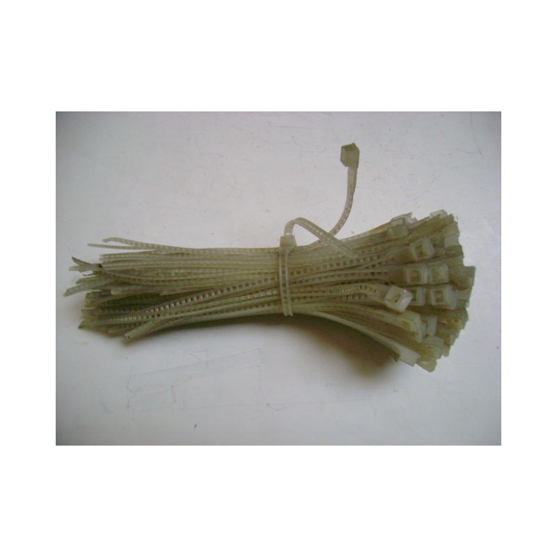 Plastikiniai užsegimai 130 - 150 mm vnt.  100