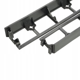 Kituose aukcionuose turime parkavimo ir vejos grotelių komplektus su inkarais, įvairių dydžių ir žalios spalvos grotelių komplek