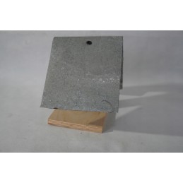 Tiektuvas pagamintas iš perdirbtų atliekų.