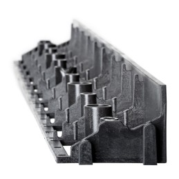 Kituose aukcionuose turime parkavimo ir vejos grotelių komplektus su inkarais, įvairių dydžių ir žalios bei juodos spalvos grote