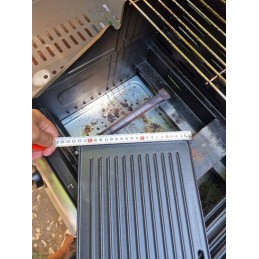 Cast iron plate for gas grill