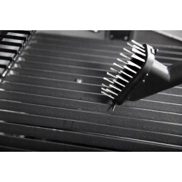Grill and Vacuum Cleaner Brush