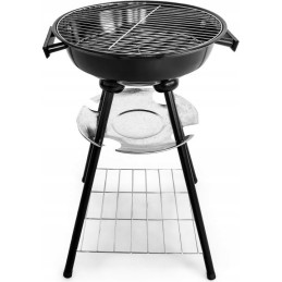 Sodo kepsninė su anglimis su apvaliomis grotelėmis, padengtomis pelenų keptuvėje