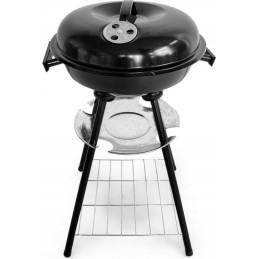 Sodo kepsninė su anglimis su apvaliomis grotelėmis, padengtomis pelenų keptuvėje