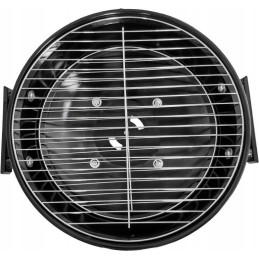 Sodo kepsninė su anglimis su apvaliomis grotelėmis, padengtomis pelenų keptuvėje