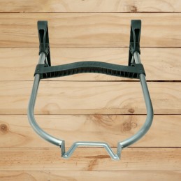 Wall bracket for hanging the cadac grill