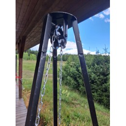 Anglies kepsninė ant trikojo su židiniu