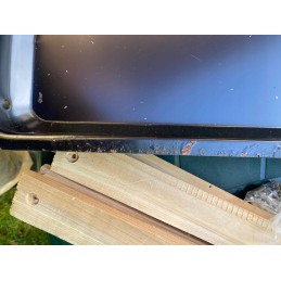 Nešiojama medžio anglies kepsninė su grotelėmis