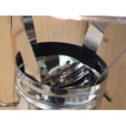 Aukštas židinys rūkyklai su nerūdijančio plieno stogu