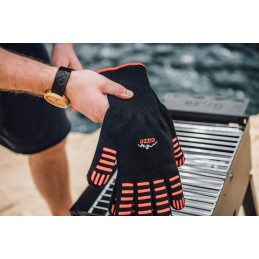 Hard grill grate set with protective grilling gloves