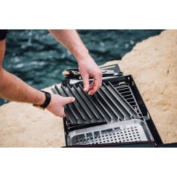 Hard grill grate set with protective grilling gloves