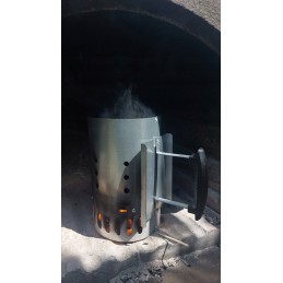 Skurstenis bārbekjū, ogļu briketes aizdedzināšana, ugunskura iedarbinātājs kamīnā