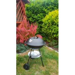 Apvalios gnk-01 anglies kepsninės ant ratų su dangteliu ir pelenų indu iš Webben