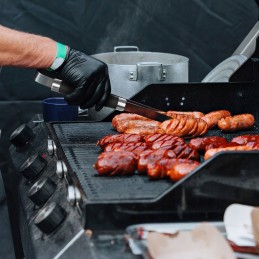 Grilio reikmenų rinkinys iš 5 priedų patogiame lagamine