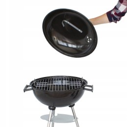 Anglies grilis su kaminu apšvietimui