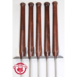 Riešutas, lakuotas.