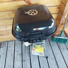 Sodo kepsninė su dangteliu ir lentyna - 99904