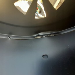 Juodos apvalios sodo anglies kepsninės, skirtos kepimo sode entuziastams