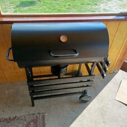 Juodos apvalios sodo anglies kepsninės, skirtos kepimo sode entuziastams