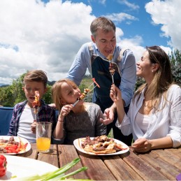 12x reguliuojami ištraukiami iešmai laužui ir griliui