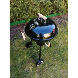 Sodo grilis su dangčiu ant ratų