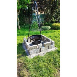 Pakabinama kepsninė, židinys ant trikojo, 46 cm grotelės trikojo ugniai