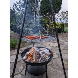 Pakabinama kepsninė, židinys ant trikojo, 46 cm grotelės, trikojis ugniai