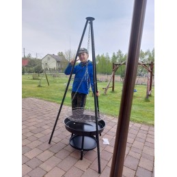 Pakabinama kepsninė, židinys ant trikojo, 46 cm grotelės, trikojis ugniai