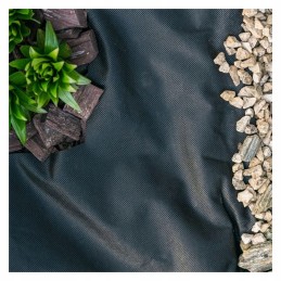 Juoda agrotekstilė nuo piktžolių