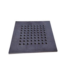 Ketaus grotelės židinio krosnelės židiniui 345x345 mm rūkykloje, lenkiškos stiprios