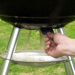 Anglies sodo grilis briketams, uždaras, su ventiliaciniu dangteliu ir lentyna