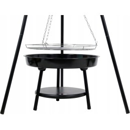 Sodo grilis, kabantis ant trikojo, ugniakuras lund