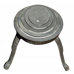 Trikojis stovas su fejerverkais iš 28 cm ketaus puodo